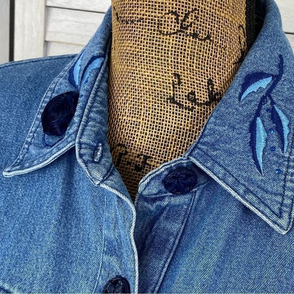 Nancy Bolen City Girl Embroidered Chambray Sheer Sleeve Crop Shacket Blue 10P - Picture 5 of 14